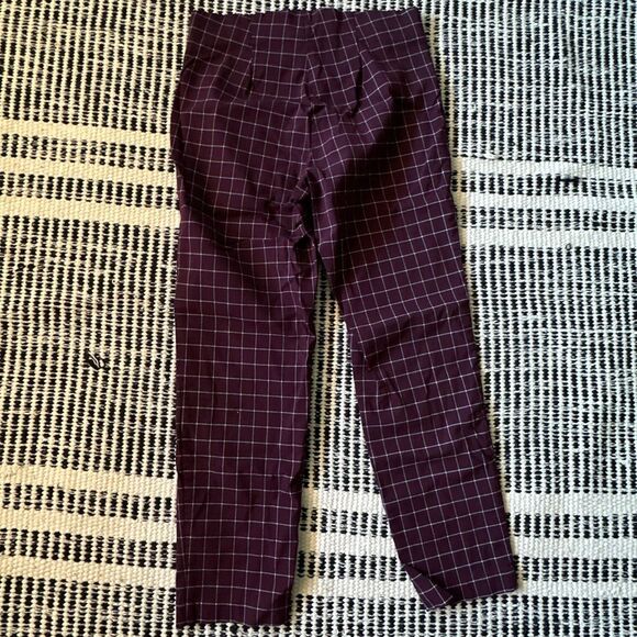 Elle Size Medium Burgundy Plaid Casual wear ankle pants - Picture 6 of 6